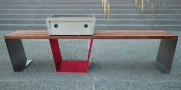 solar-powered-‘smart-benches