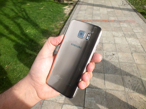Samsung-Galaxy-S7-Review-in-Farnet-01