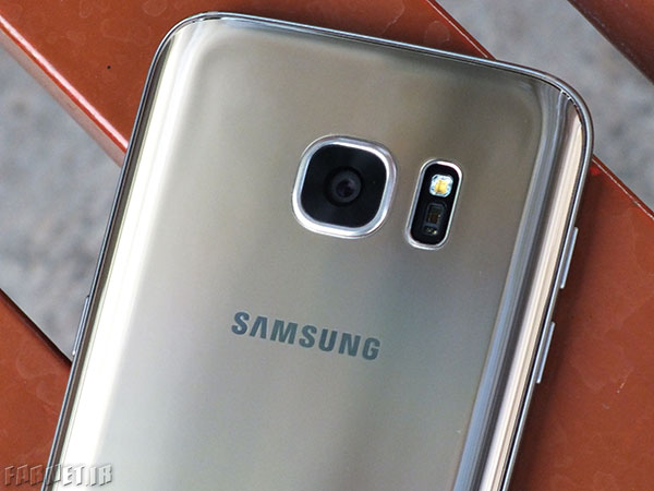 Samsung-Galaxy-S7-Review-in-Farnet-08