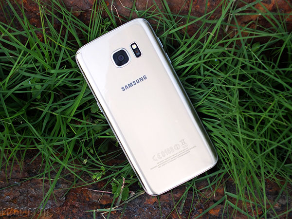 Samsung-Galaxy-S7-Review-in-Farnet-12